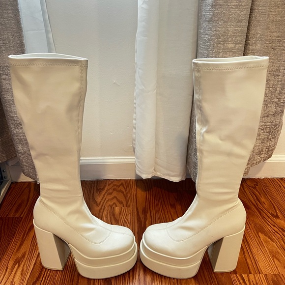 Steve Madden Cypress White Platform Boots - Picture 3 of 12